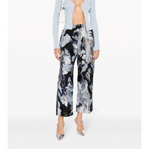 Stine Goya
abstract-pattern print cropped trousers